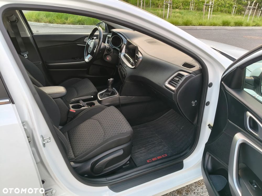 Kia Ceed 1.4 T-GDI L Business Line - 17