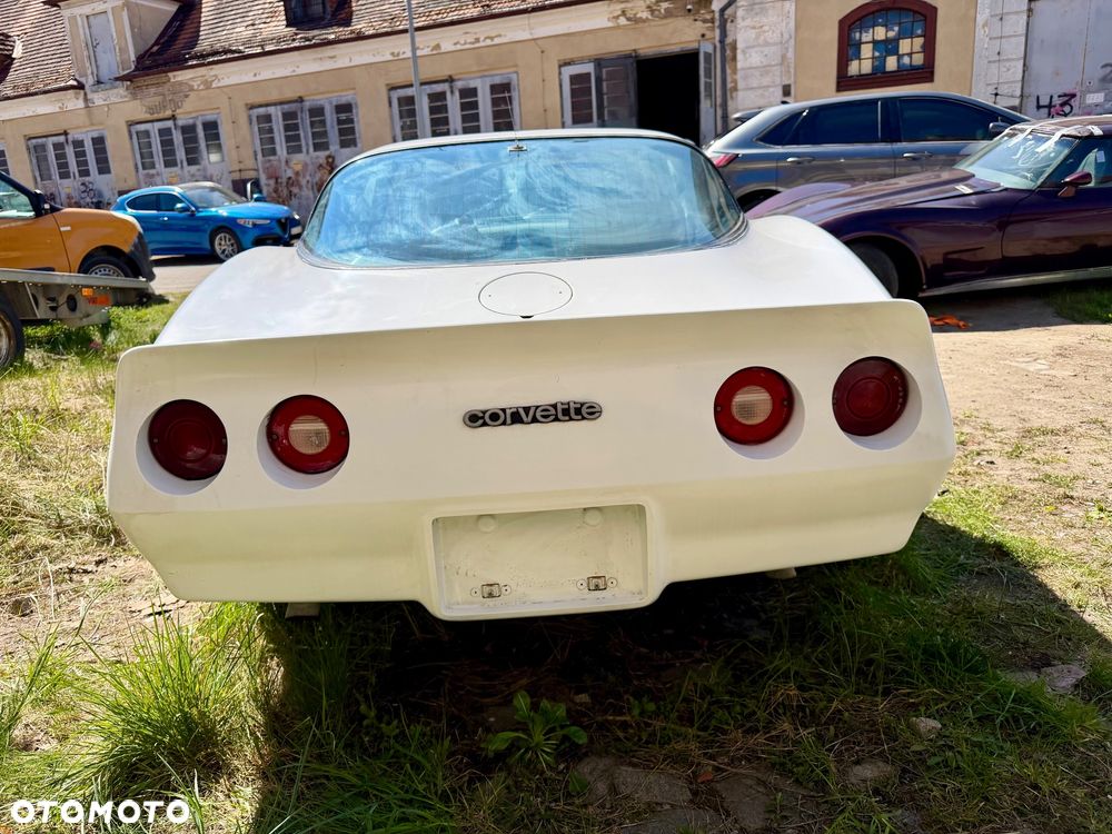 Chevrolet Corvette - 17