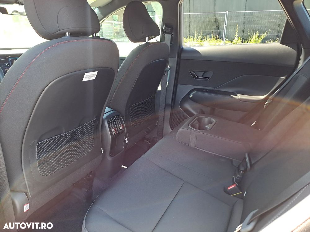 Hyundai KONA - 13