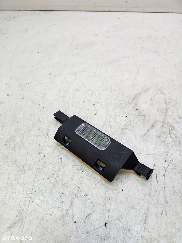 LAMPKA OŚWIETLENIE FOTELA AUDI A6 C6 A4 B7 Q7 4F0947113 - 3