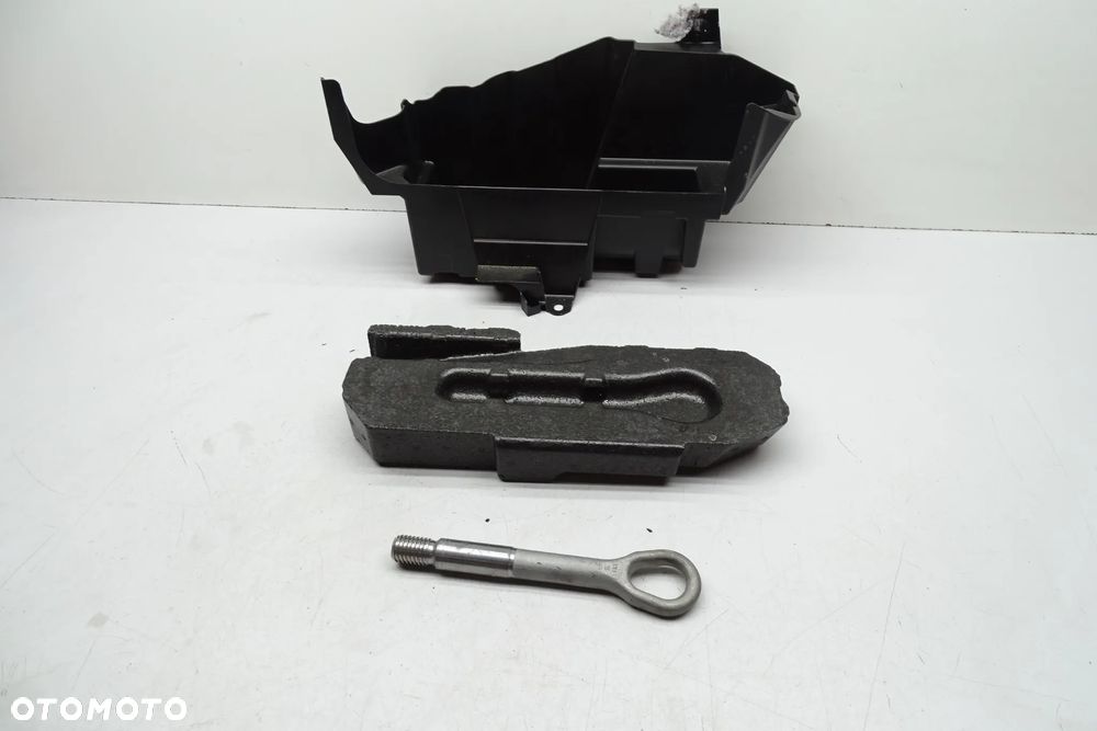 Mercedes C Klasa W205 Hak holowniczy A2058991000 - 4