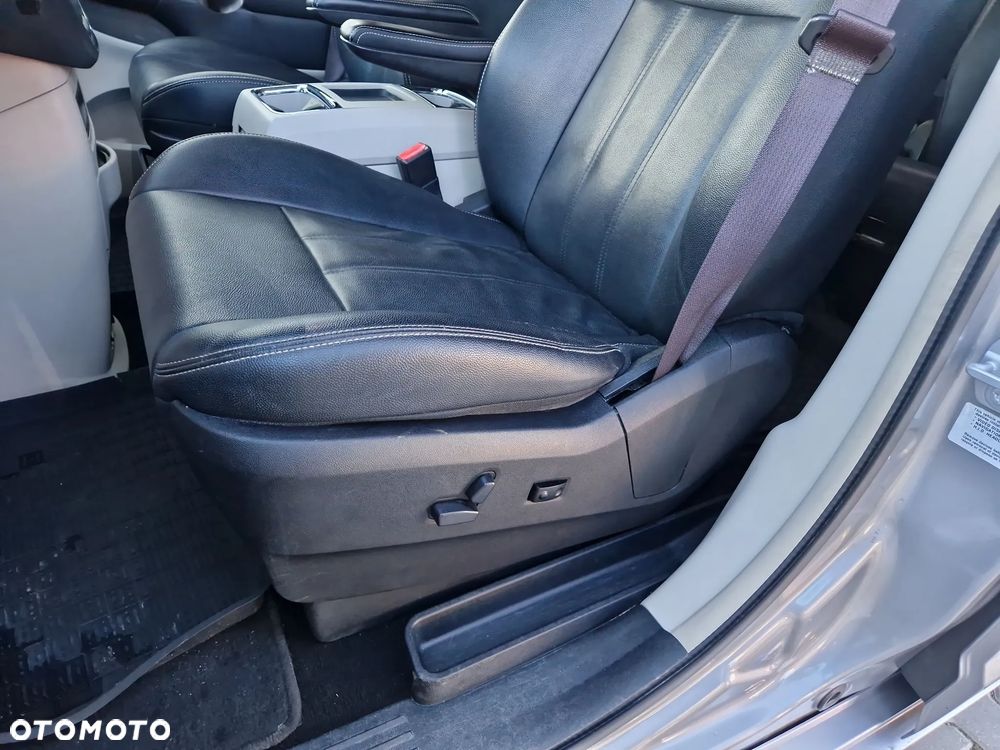 Chrysler Town & Country 3.6 Touring - 12