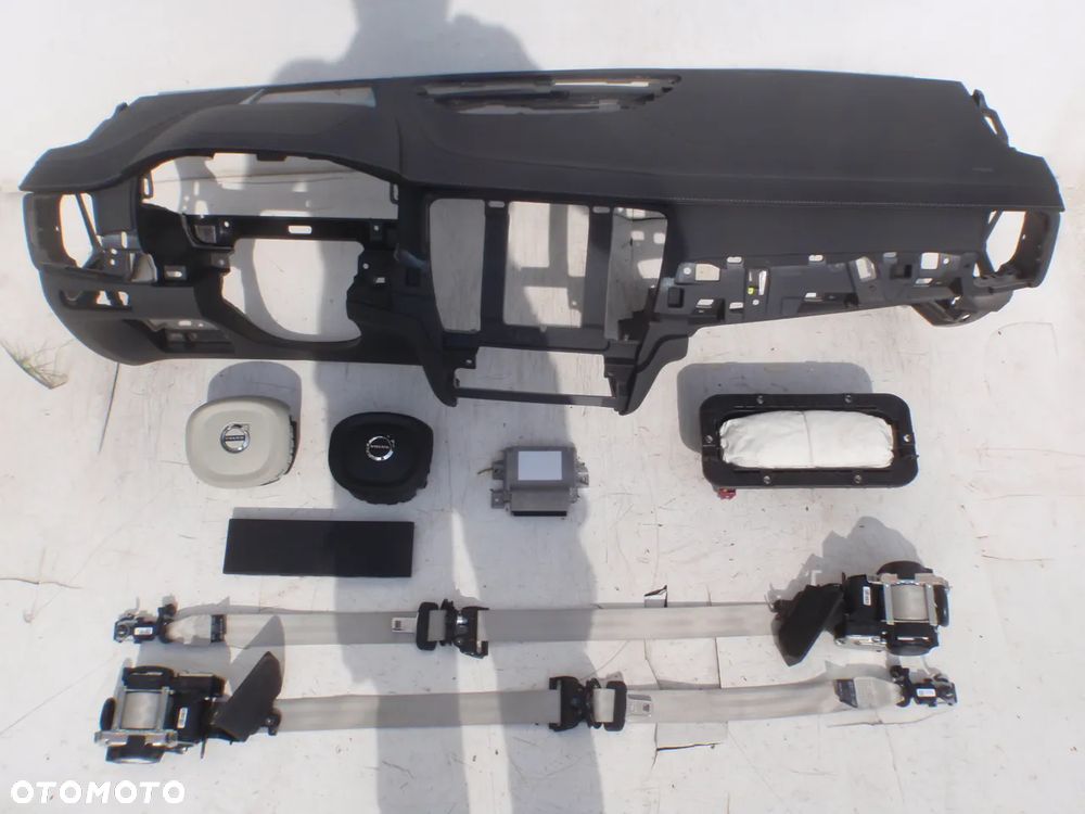 VOLVO V90 S90 DESKA KONSOLA KOKPIT PULPIT PÓŁKA PARAPET SKÓRA PODUSZKI POWIETRZNE KIEROWCY PASAŻERA KOLAN PODUSZKA POWIETRZNA KOLANOWA KURTYNA KURTYNY AIR BAG FOTELA W FOTEL AIRBAG PASY PAS USA  KANADA - 17