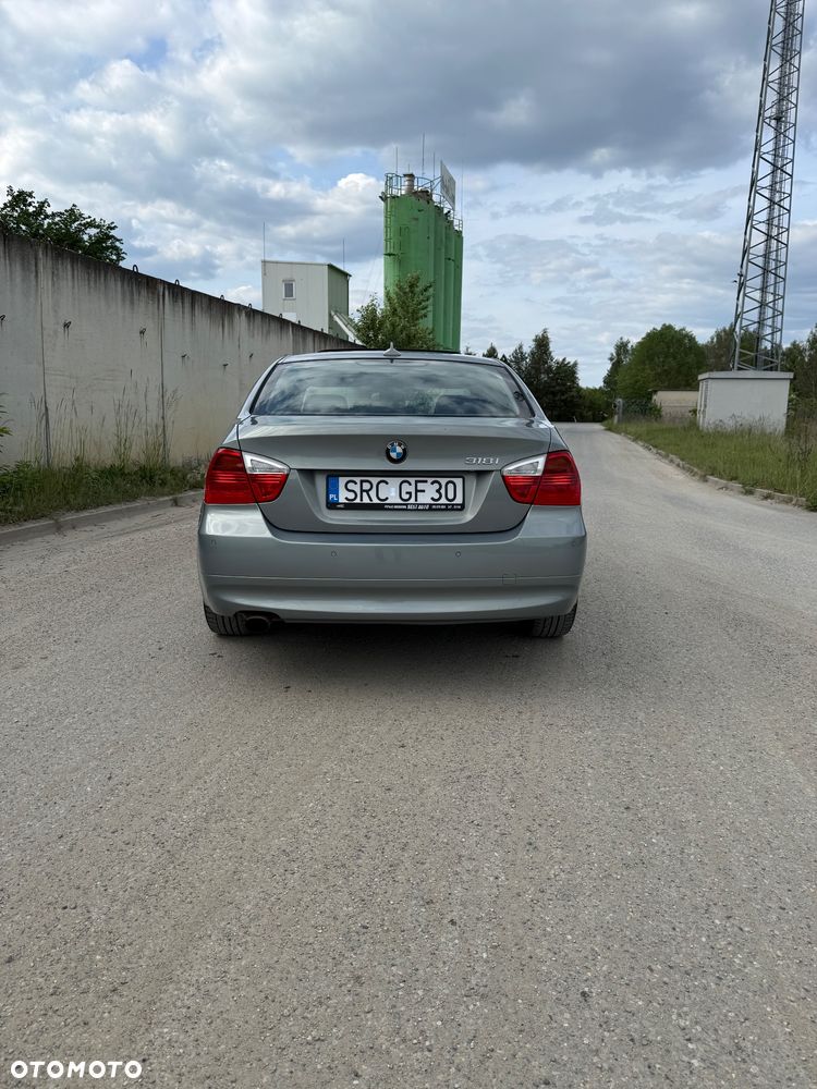 BMW Seria 3 318i - 4