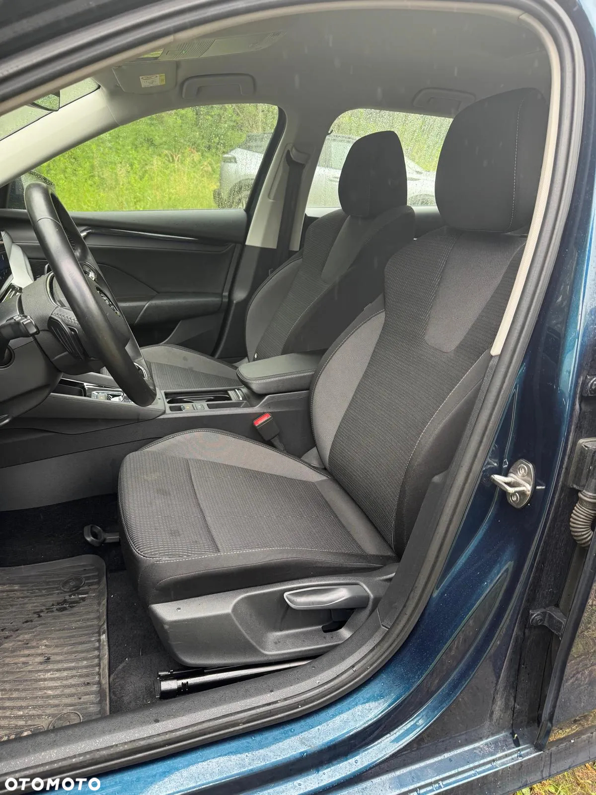 Skoda Octavia Combi 2.0 TDI DSG Ambition - 22