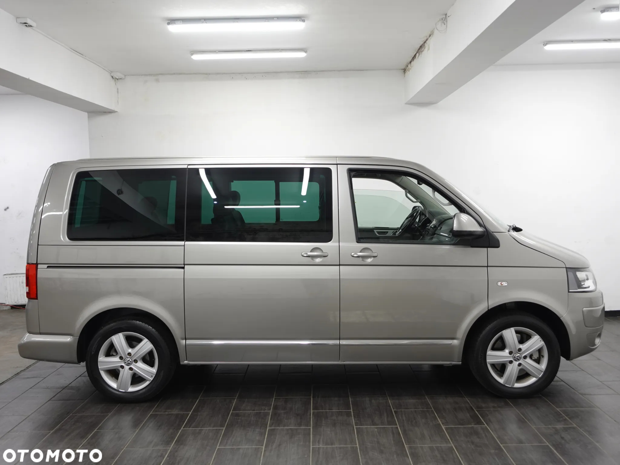 Volkswagen Multivan - 10