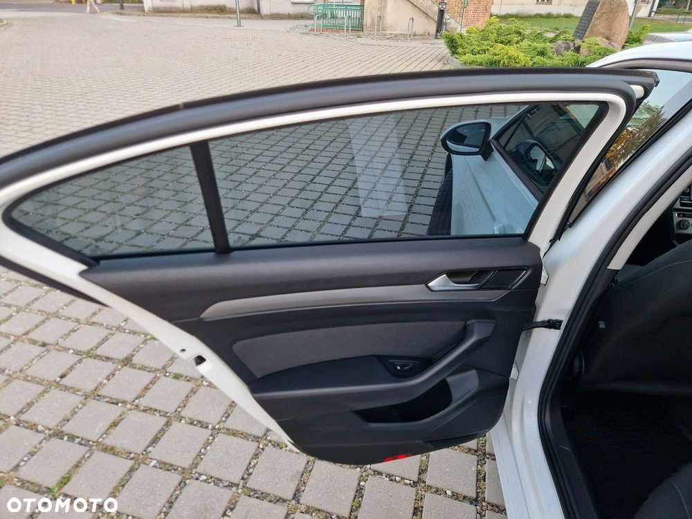 Volkswagen Passat - 17
