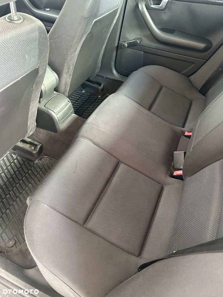Audi A4 Limousine - 8