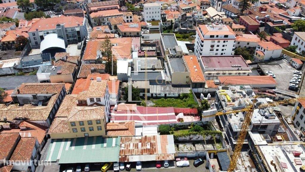 PRÉDIO HISTÓRICO NO FUNCHAL – ANTIGA ESCOLA DAS MERCÊS - Grande imagem: 4/14