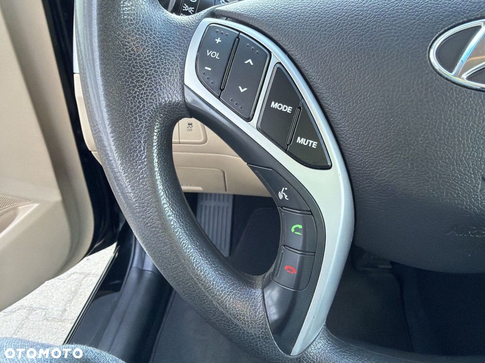 Hyundai Elantra - 22