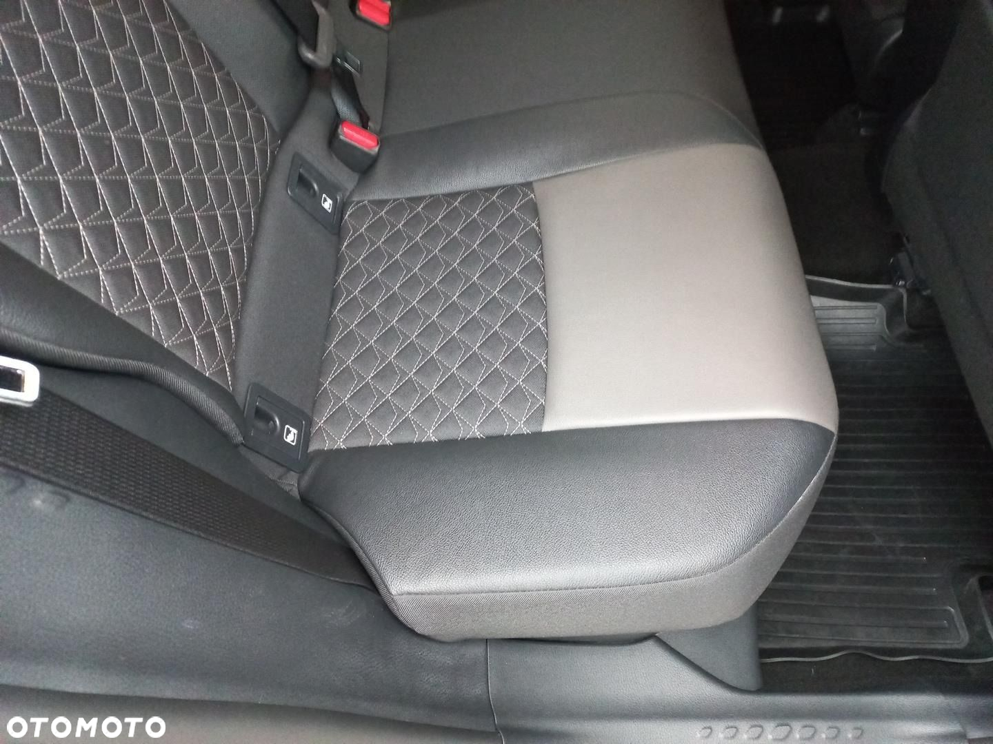 Toyota C-HR - 11