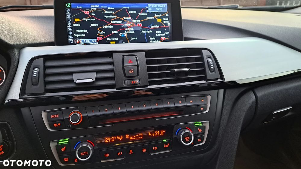 BMW Seria 3 318d Sport Line - 25