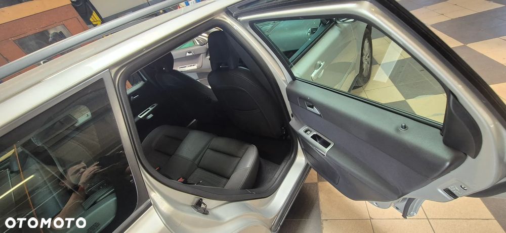 Volvo V50 2.4D5 Momentum - 8