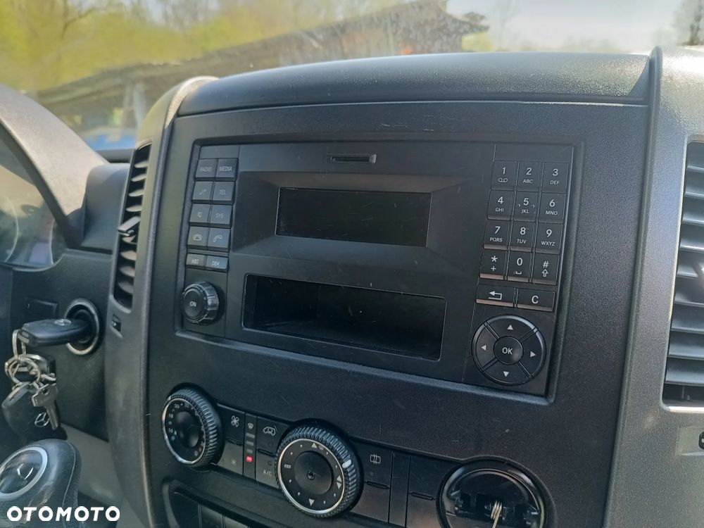 Mercedes-Benz Sprinter KONTENER+ winda ZEPRO (750kg) 2.1 diesel 163kM automat 2015 rok ROZSTAW OSI MAXI 4,34m ZADBANY! - 26