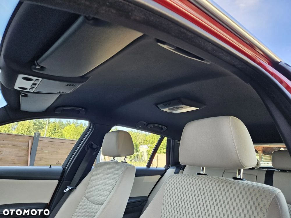 BMW Seria 3 318i Touring - 11