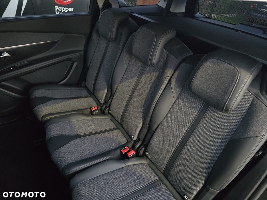 Peugeot 5008 BlueHDi 130 EAT8 Allure - 32
