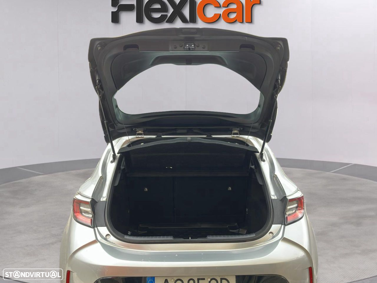 Toyota Corolla 1.8 Hybrid Comfort+P.Sport - 9