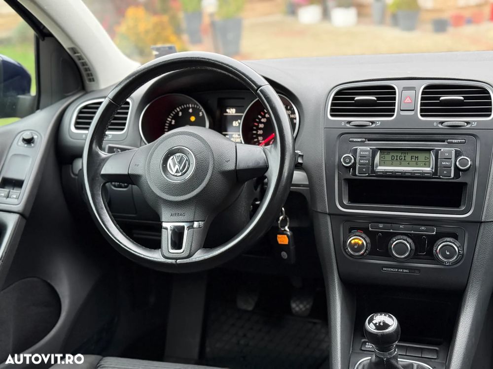 Volkswagen Golf - 24