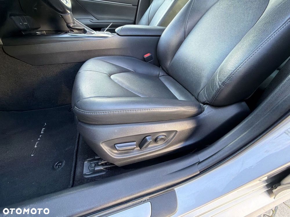 Toyota Camry 2.5 Hybrid Executive CVT - 22