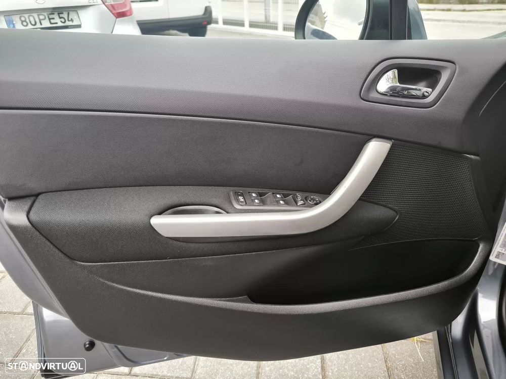 Peugeot 308 1.6 HDi Executive - 25