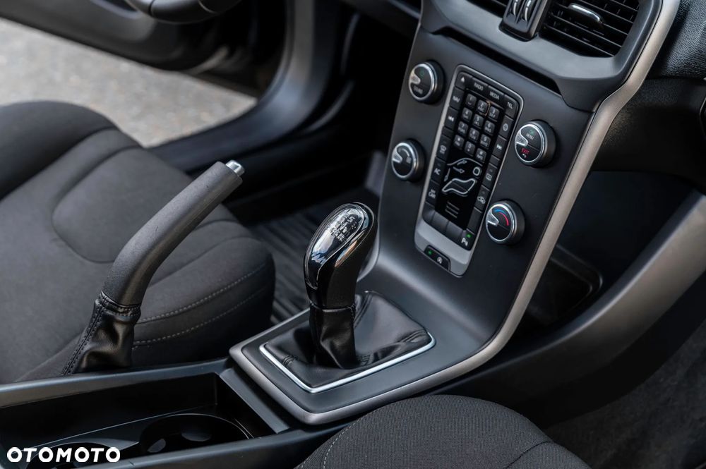 Volvo V40 D2 Momentum - 25