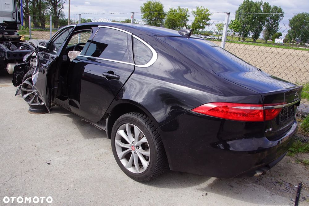Auto na części 692106889 Jaguar XF X260 2017 2.0 d aj200 204DTA 180 km skrzynia ZF 8HP45 Santorini Black drzwi prawe błotnik lampa grill silnik skrzynia biegów klapa fotele lampy dpf  szyba lusterko deska wybierak pokrętło selektor skup aut - 6