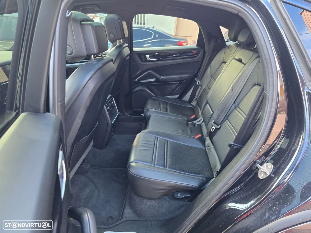 Porsche Cayenne Coupé E-Hybrid - 25