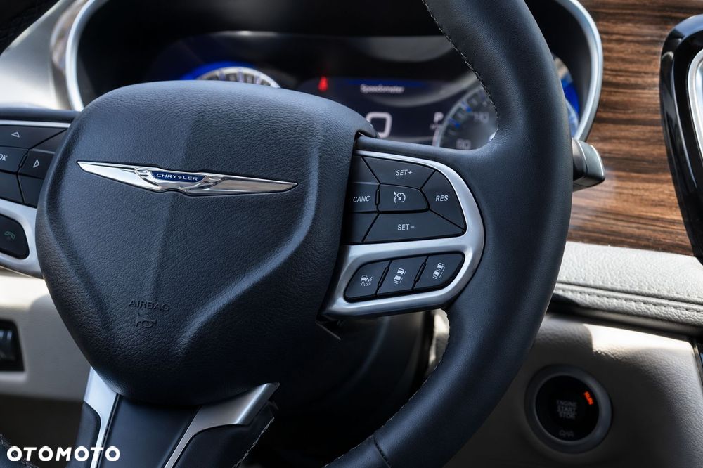Chrysler Pacifica - 16