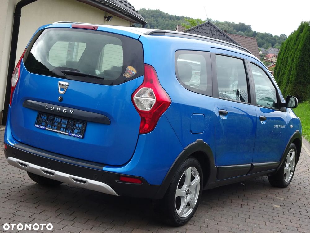 Dacia Lodgy TCe 115 Stepway Celebration - 4