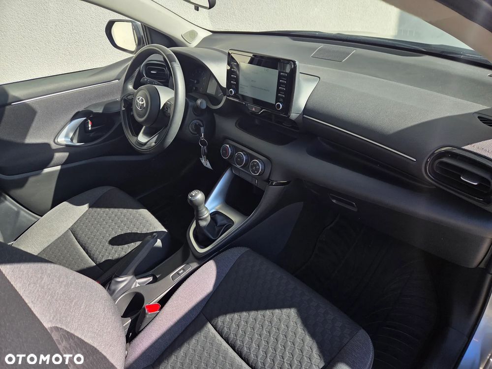 Toyota Yaris - 10
