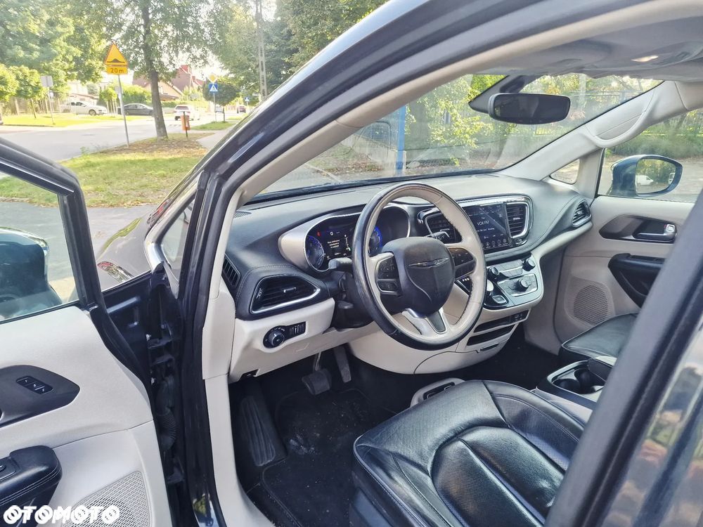 Chrysler Pacifica - 10