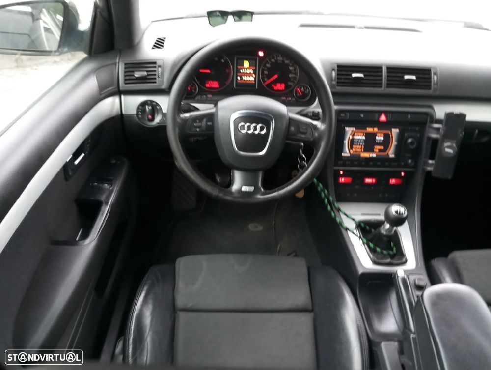 Audi A4 Avant 2.0 TDI S-line - 32