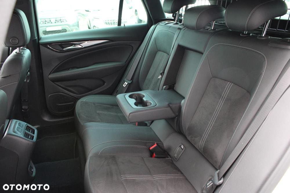 Opel Insignia - 37