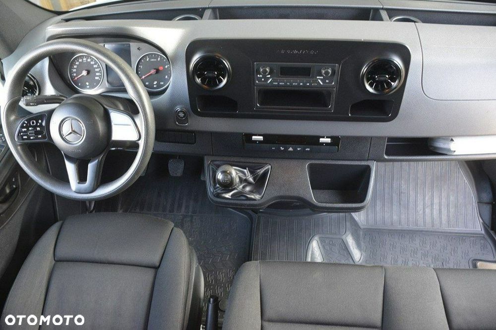 Mercedes-Benz Sprinter - 16