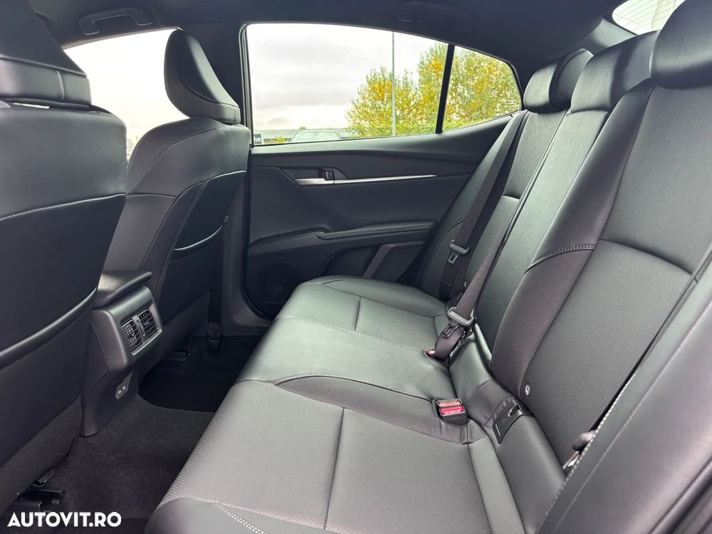 Toyota Camry 2.5 HEV Comfort - 7