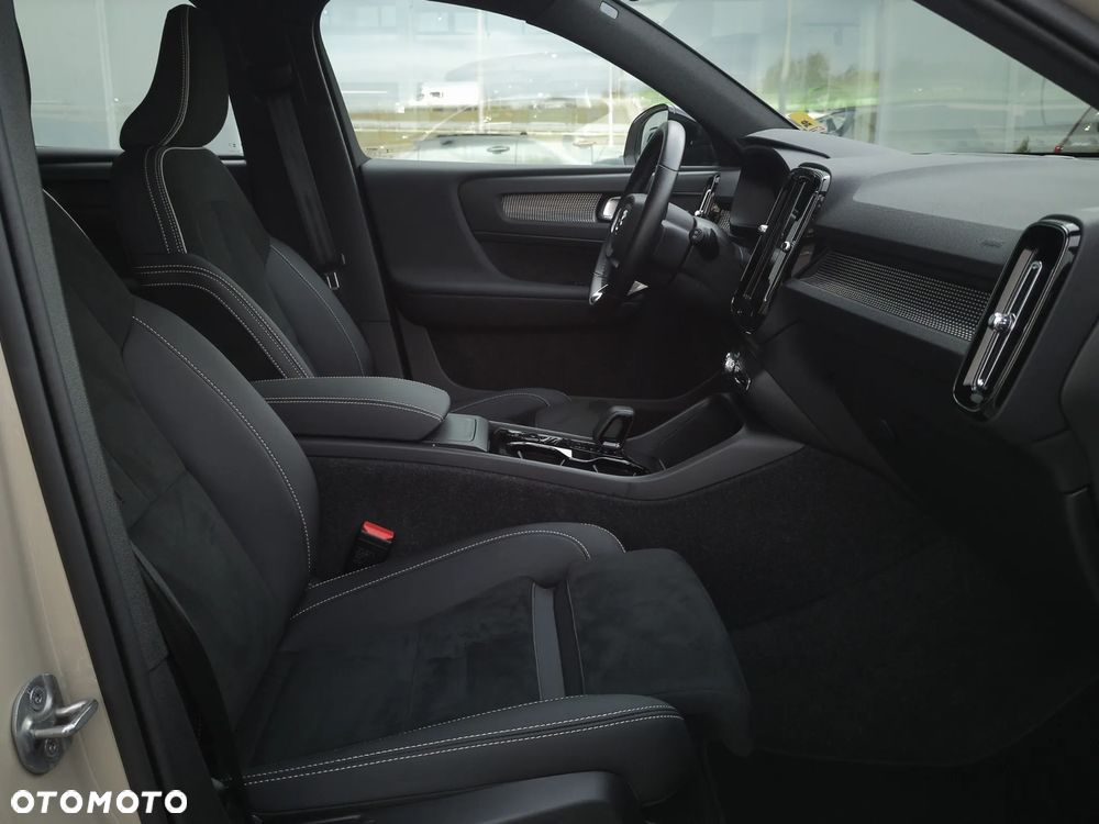 Volvo XC 40 B3 Plus Dark - 18