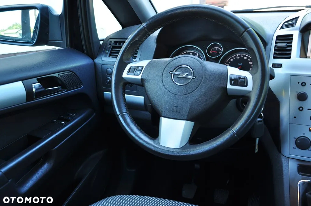 Opel Zafira 1.8 Cosmo - 36