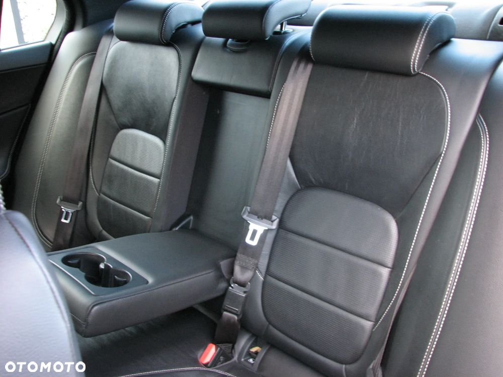 Jaguar XE D180 R-Dynamic S - 22