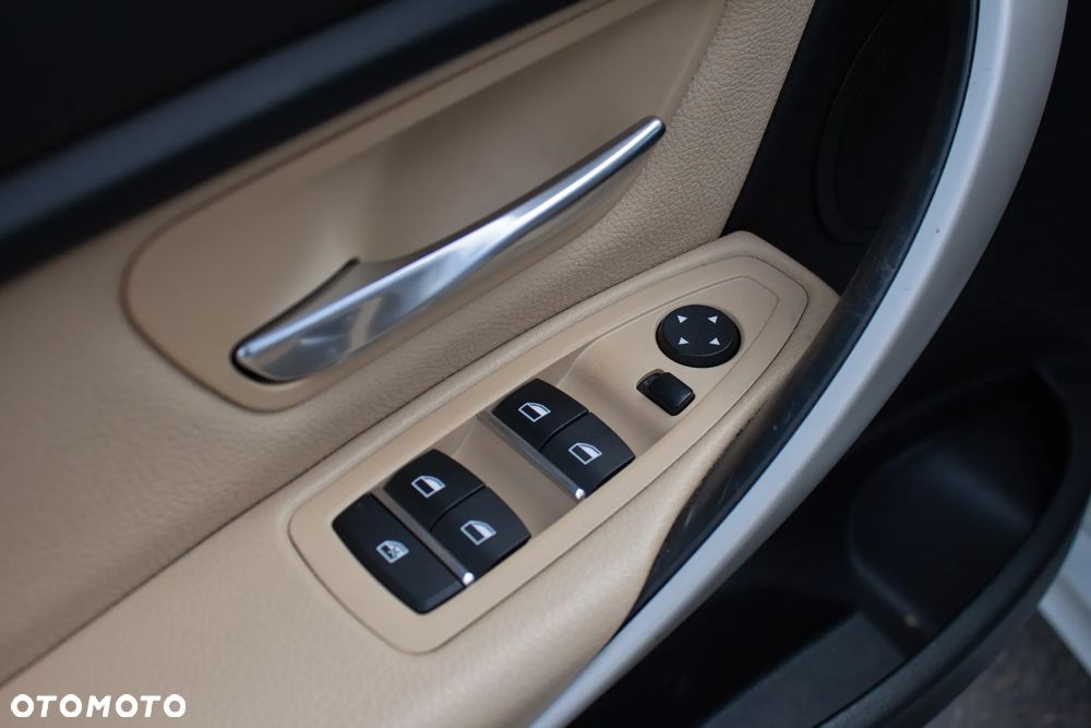 BMW Seria 3 320i xDrive Edition Luxury Line Purity - 16