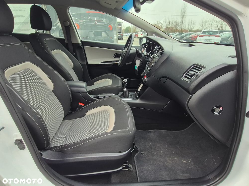 Kia Ceed 1.6 CRDi 128 Platinum Edition - 32