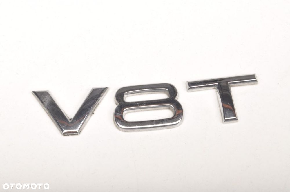 AUDI A8 D4 ZNACZEK LOGO EMBLEMAT BŁOTNIKA V8T - 1