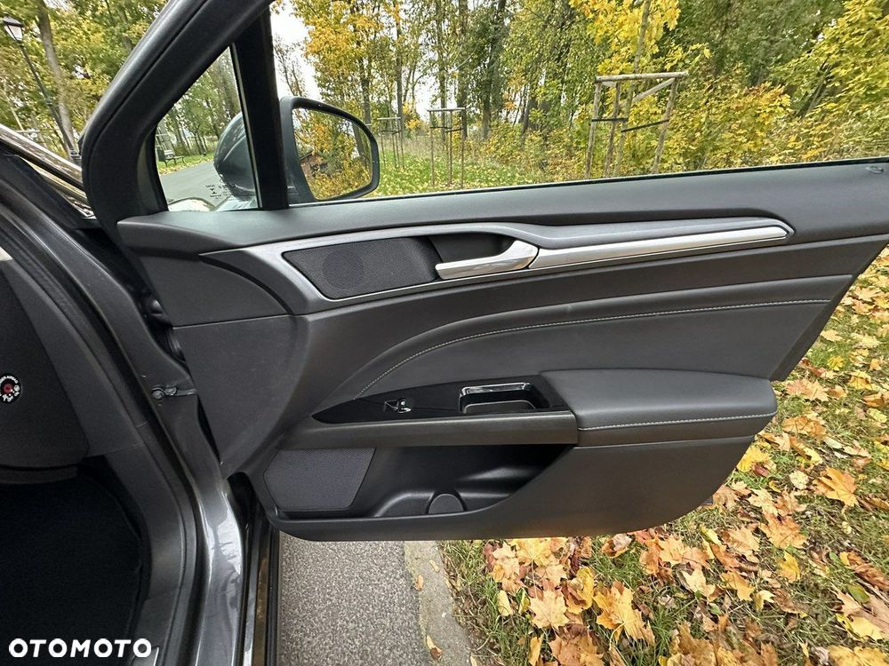 Ford Mondeo - 35