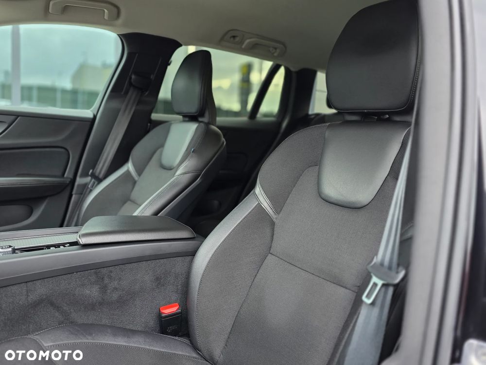 Volvo V60 D3 AWD Momentum Pro - 29