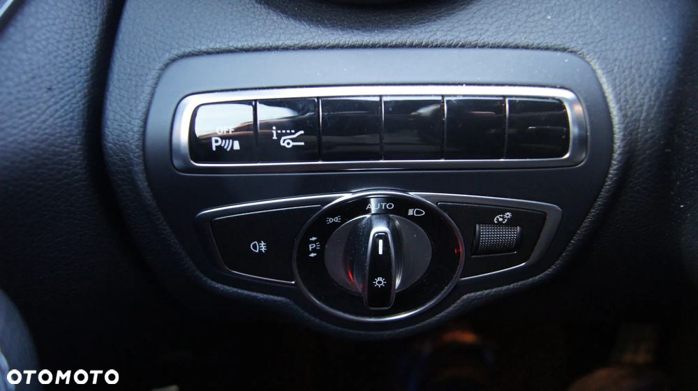 Mercedes-Benz Klasa C 200 T AMG Line - 19