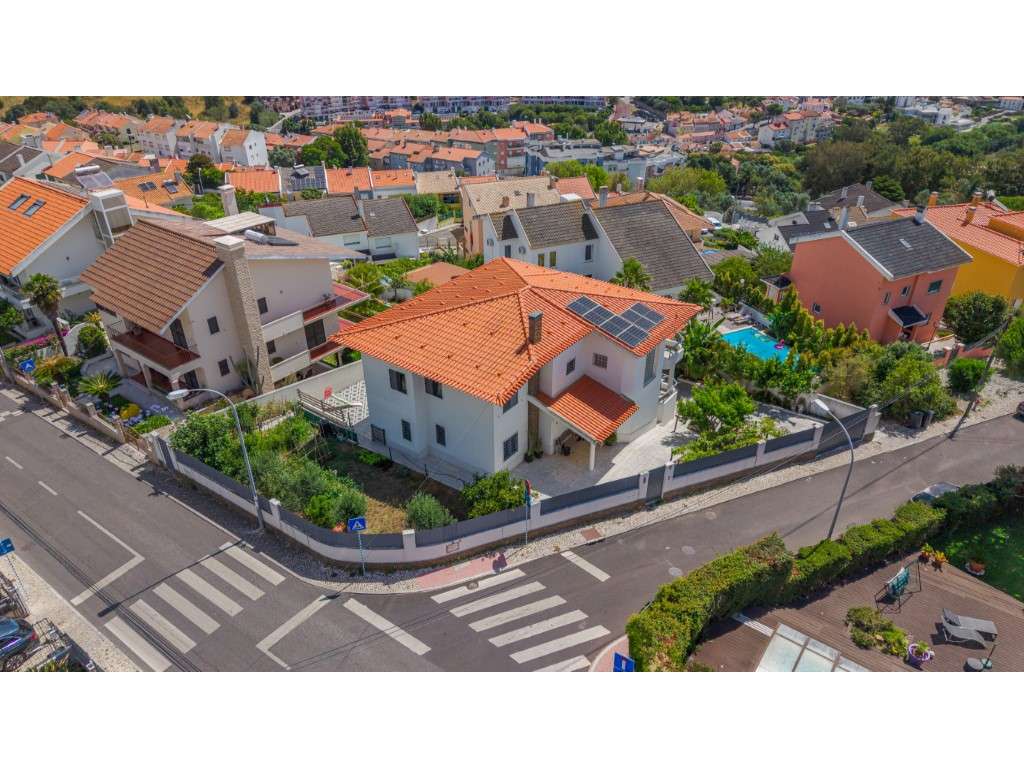 Moradia Isolada T5 Totalmente Remodelada em Oeiras | Jardim, Privac... - Grande imagem: 3/58