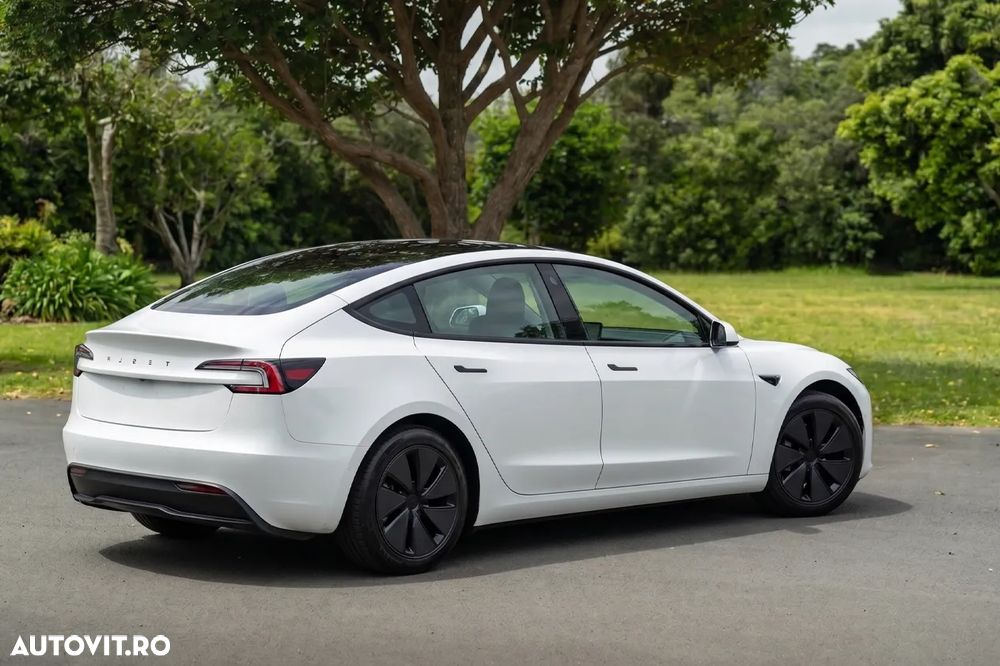 Tesla Model 3 Long Range - 10