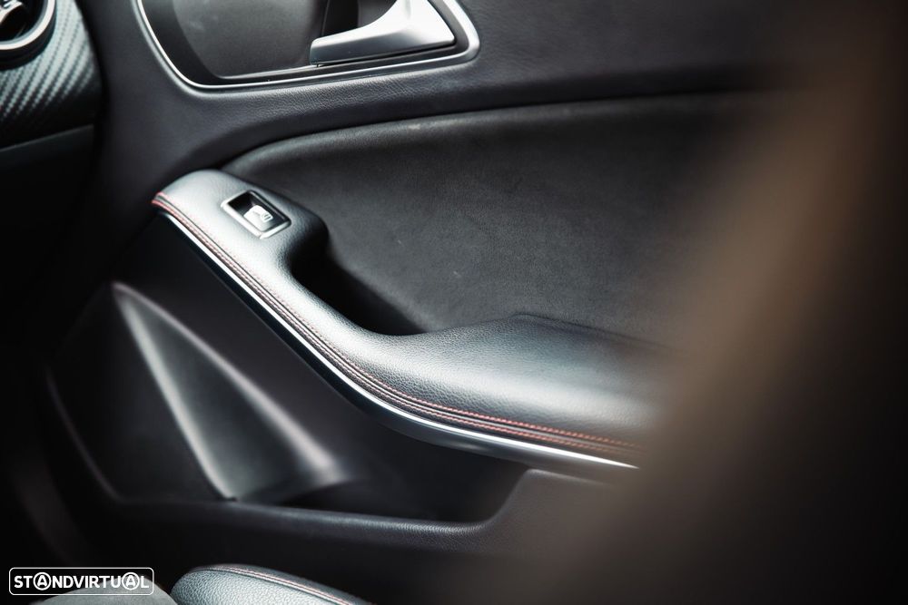 Mercedes-Benz A 180 d 7G-DCT AMG Line - 14