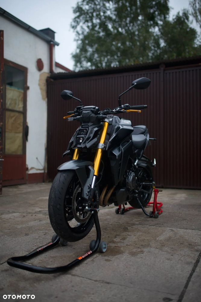 Suzuki GSX - 2