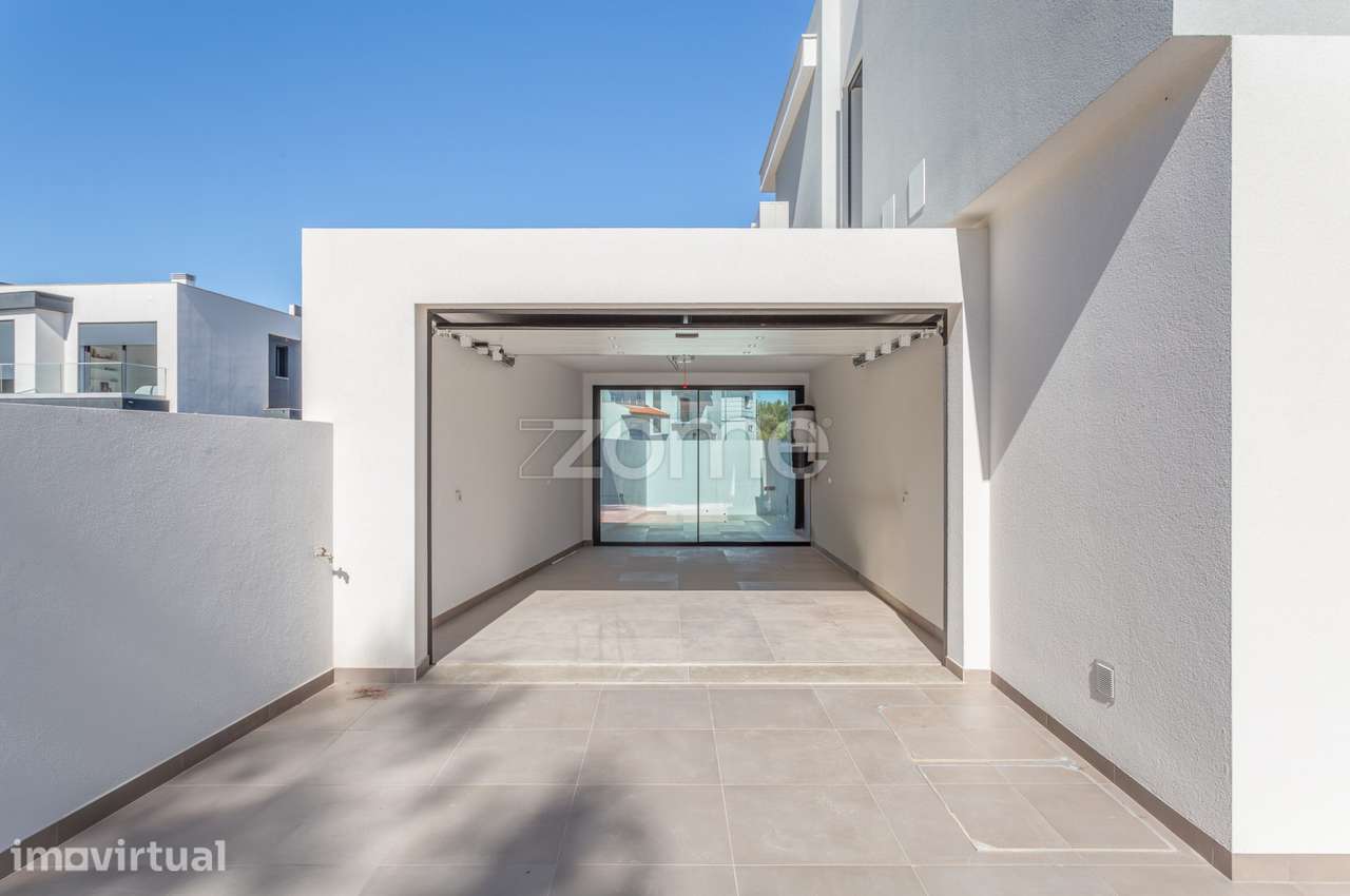 Moradia T4 nova, localizada em Murches, Cascais, com jardim e piscina. - Grande imagem: 5/53