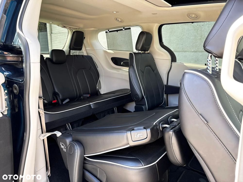 Chrysler Pacifica - 27